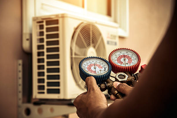 Professional Hvac technician working in Scottsmoor, FL